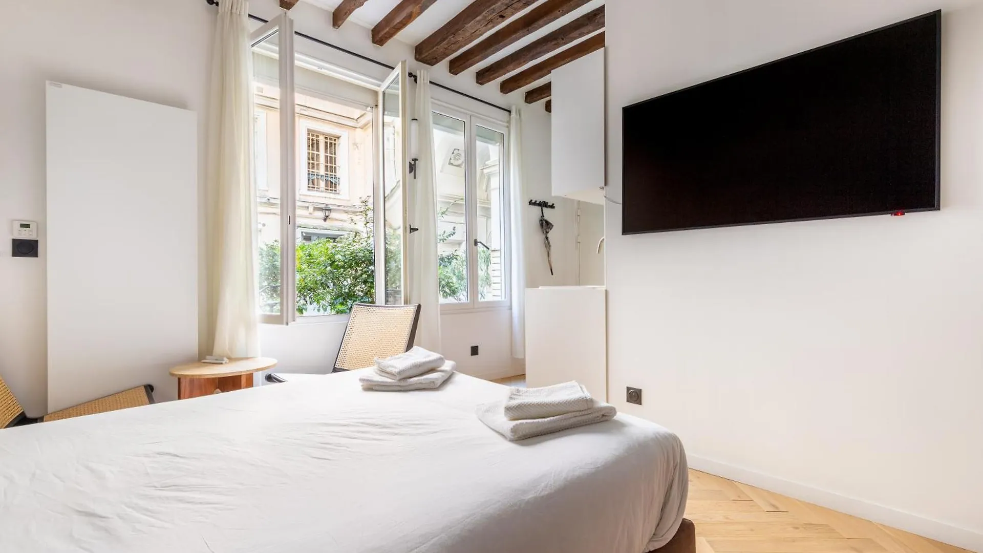 Apartment Montmorency - Studio Unique Paris